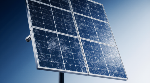Comparativa de paneles solares fotovoltaicos: monocristalino negro, policristalino azul y capa fina flexible.